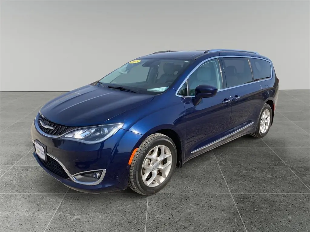 Used 2019 Chrysler Pacifica Touring L Plus with VIN 2C4RC1EGXKR527692 for sale in Oskaloosa, IA