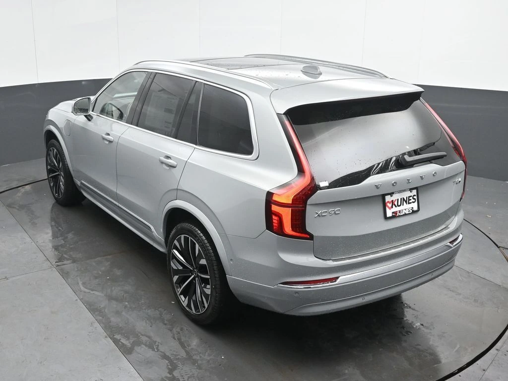 2026 Volvo - image 37
