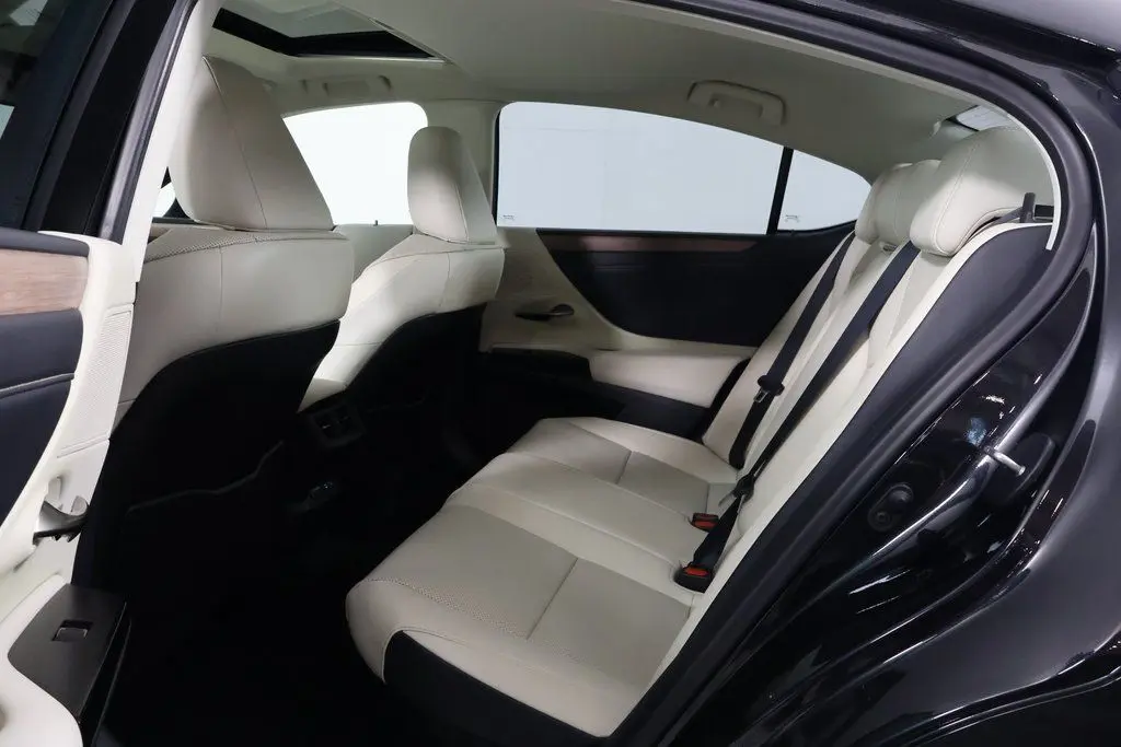 2025 Lexus ES 300h Base photo 11