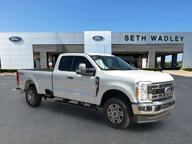 2025 Ford F-350 Super Duty XLT's photo