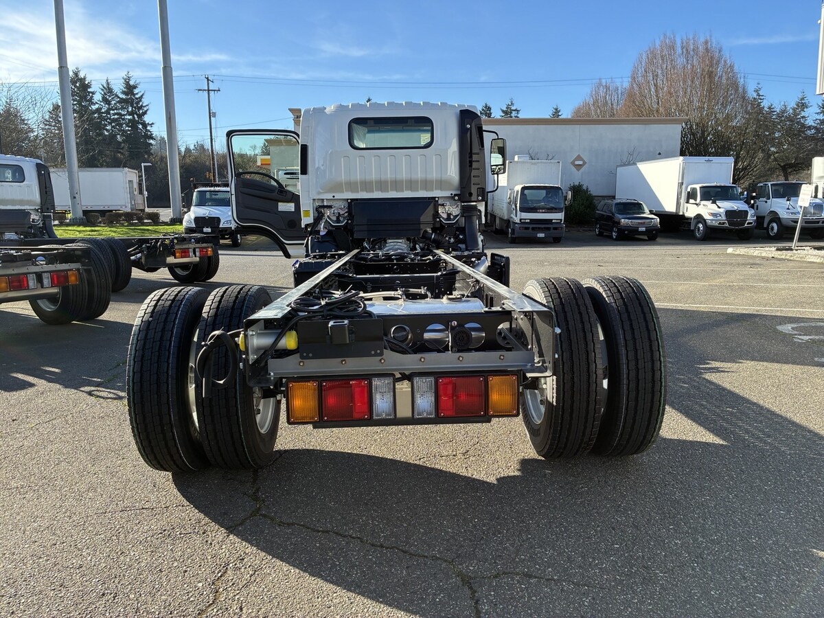 2026 Isuzu NRR in Seattle, WA — photo 4