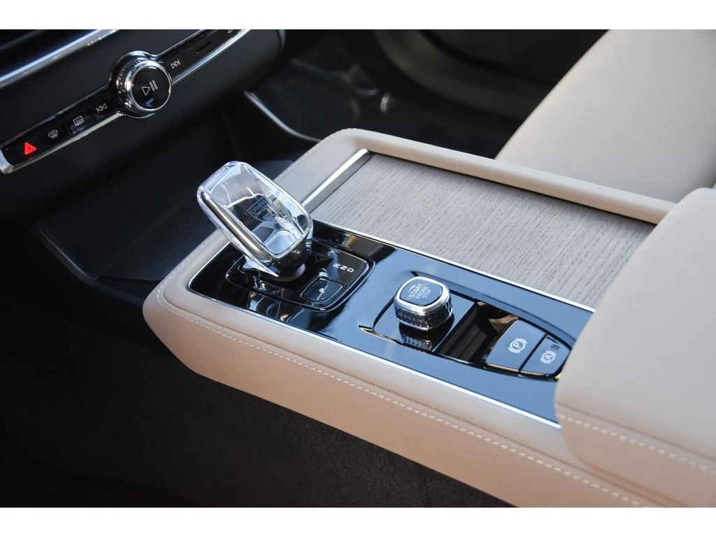 2026 Volvo - image 38