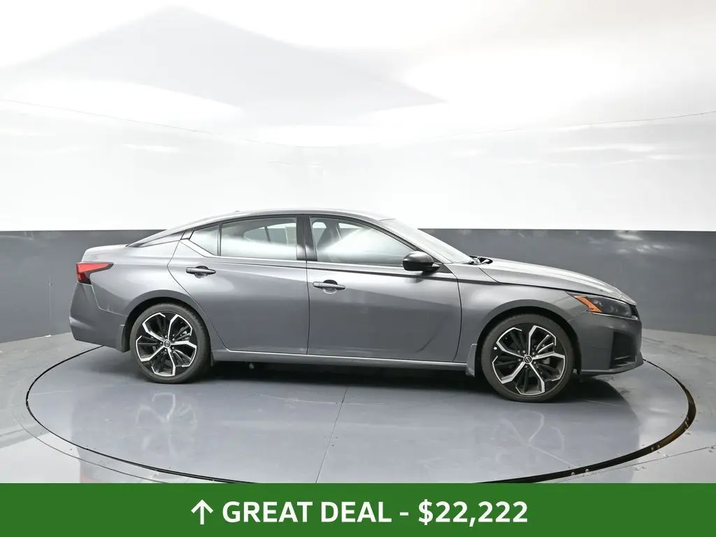 2024 Nissan Altima 2.5 SR photo 2