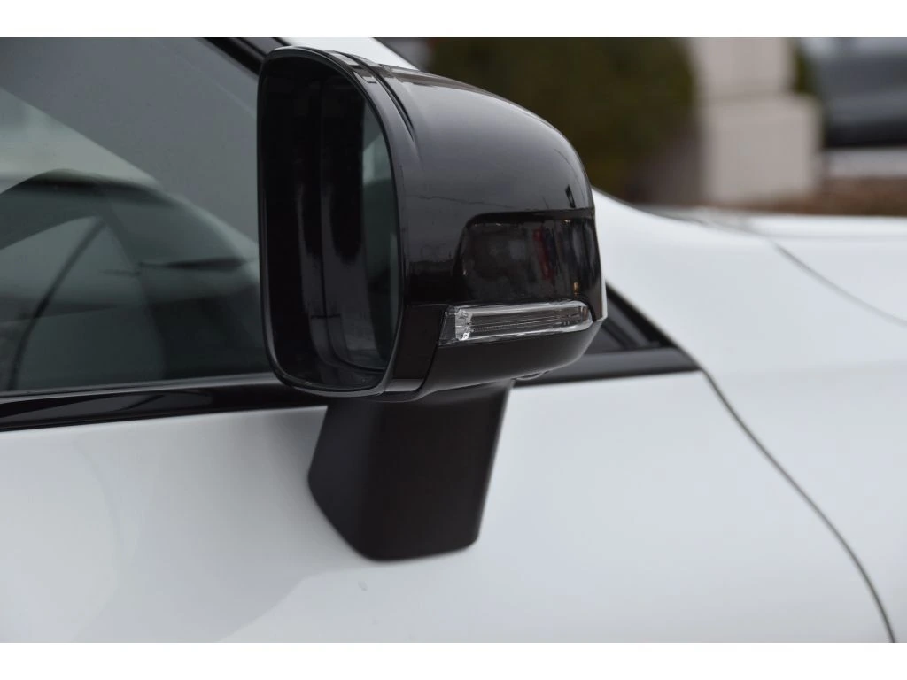 2026 Volvo - image 31