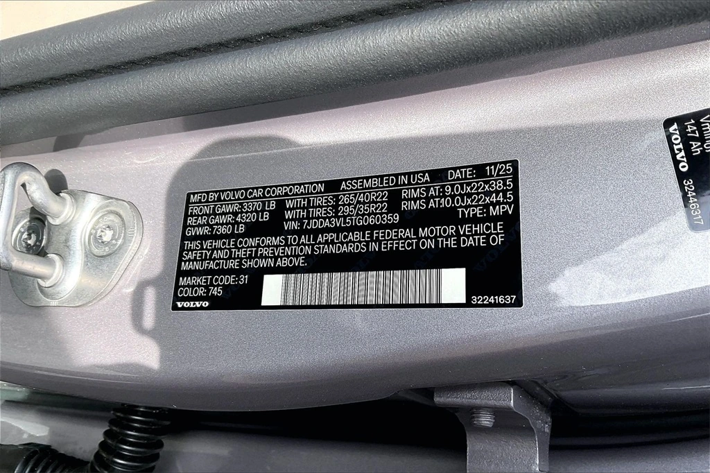 2026 Volvo - image 8