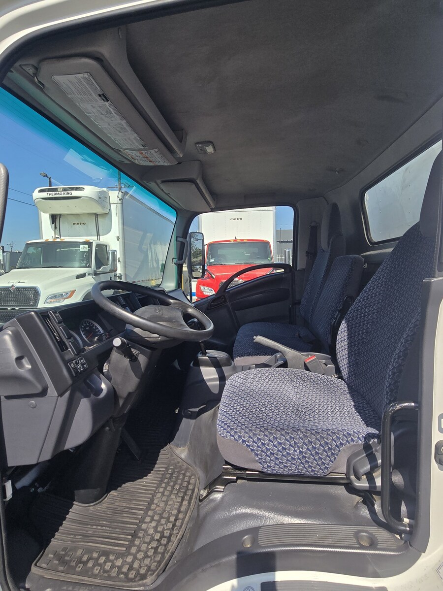 2022 Isuzu in CA — photo 7