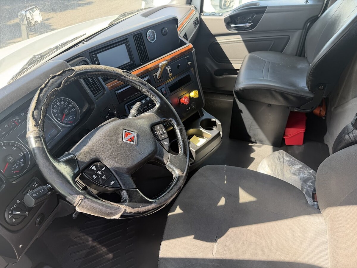 2018 International LT in Portland, OR — photo 3