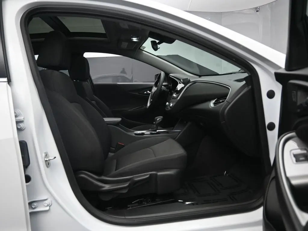 2024 Chevrolet Malibu 1LT photo 25