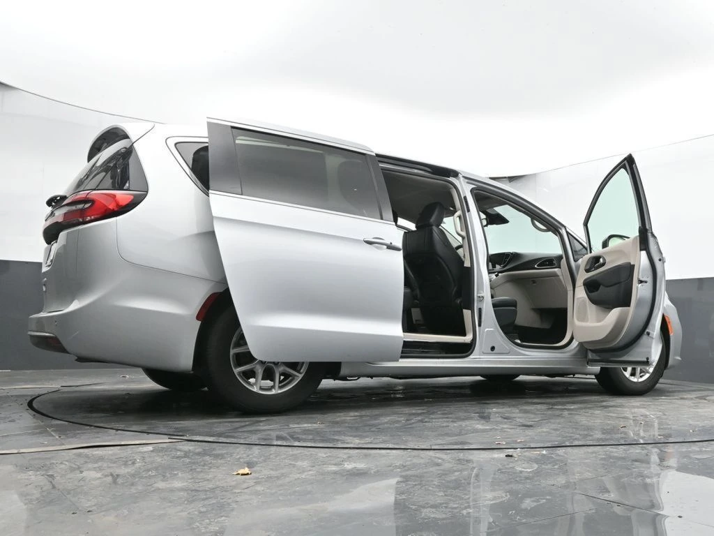2024 Chrysler Pacifica Touring L - Photo 75