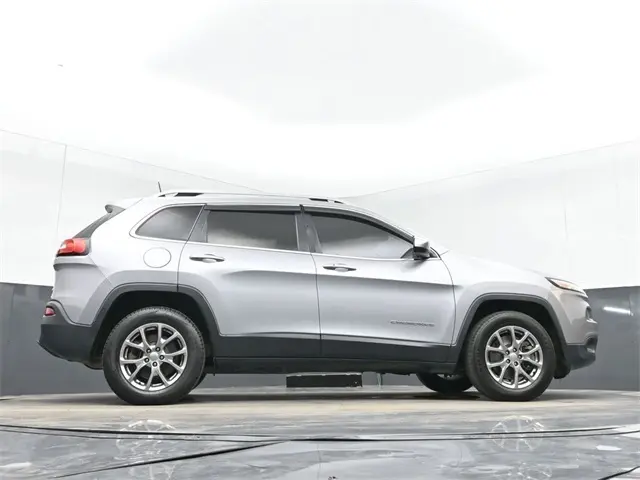 2018 Jeep Cherokee Latitude photo 43