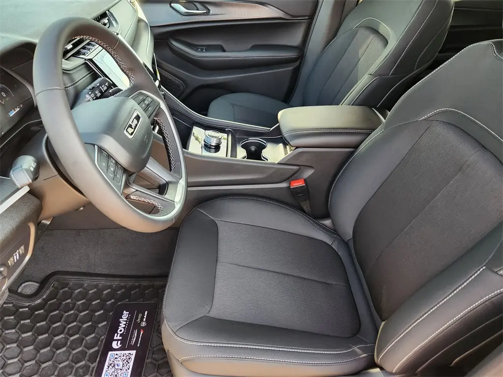 2025 Jeep Grand Cherokee Laredo X photo 9