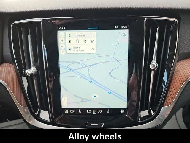 2025 Volvo - image 33