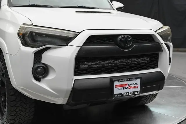 2018 Toyota 4Runner TRD Off-Road photo 3