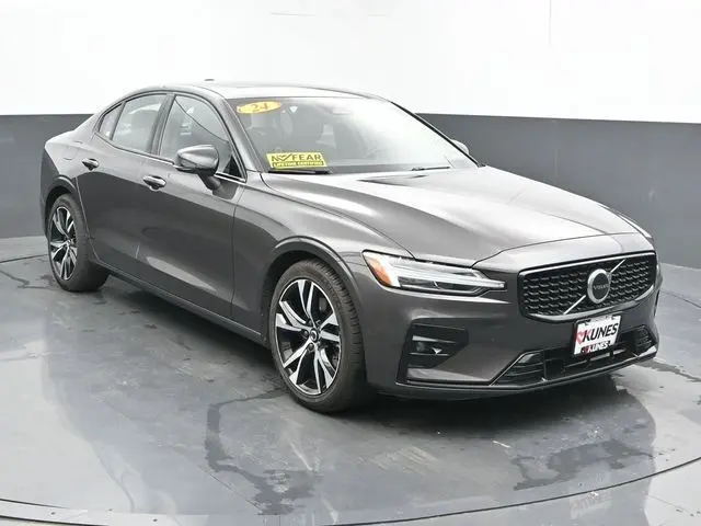 2024 Volvo S60 B5 Core photo 2