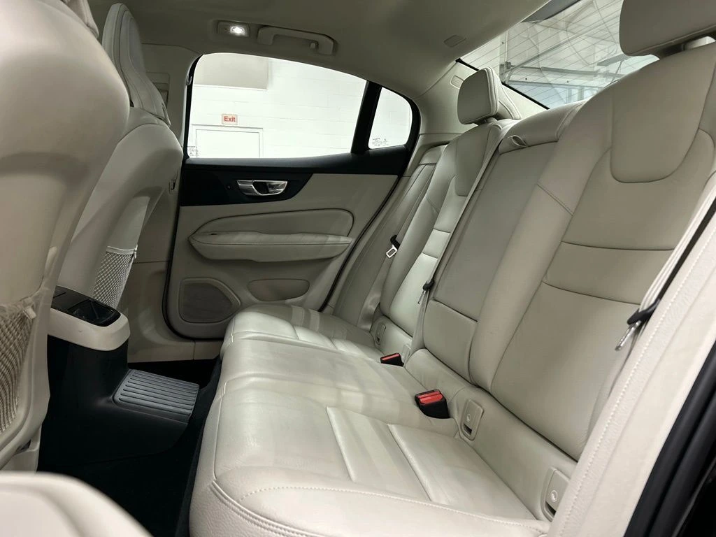 2023 Volvo - image 16