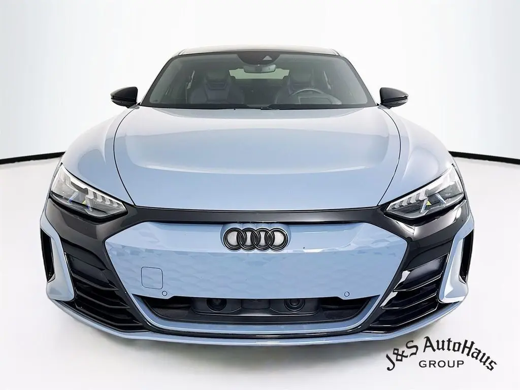 2023 Audi e-tron GT Premium Plus photo 2