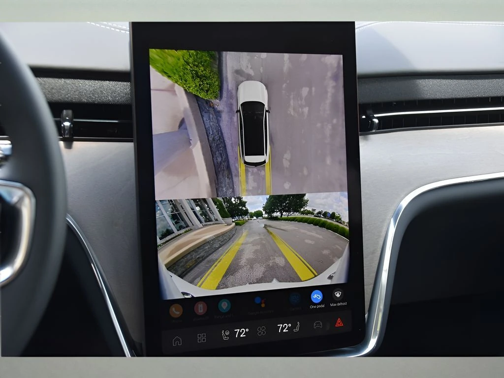 2025 Volvo - image 22