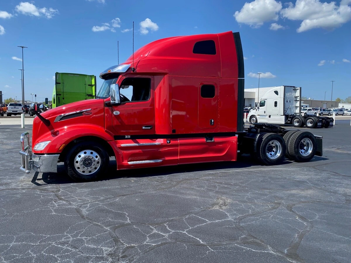 2023 Peterbilt 579 — photo 2