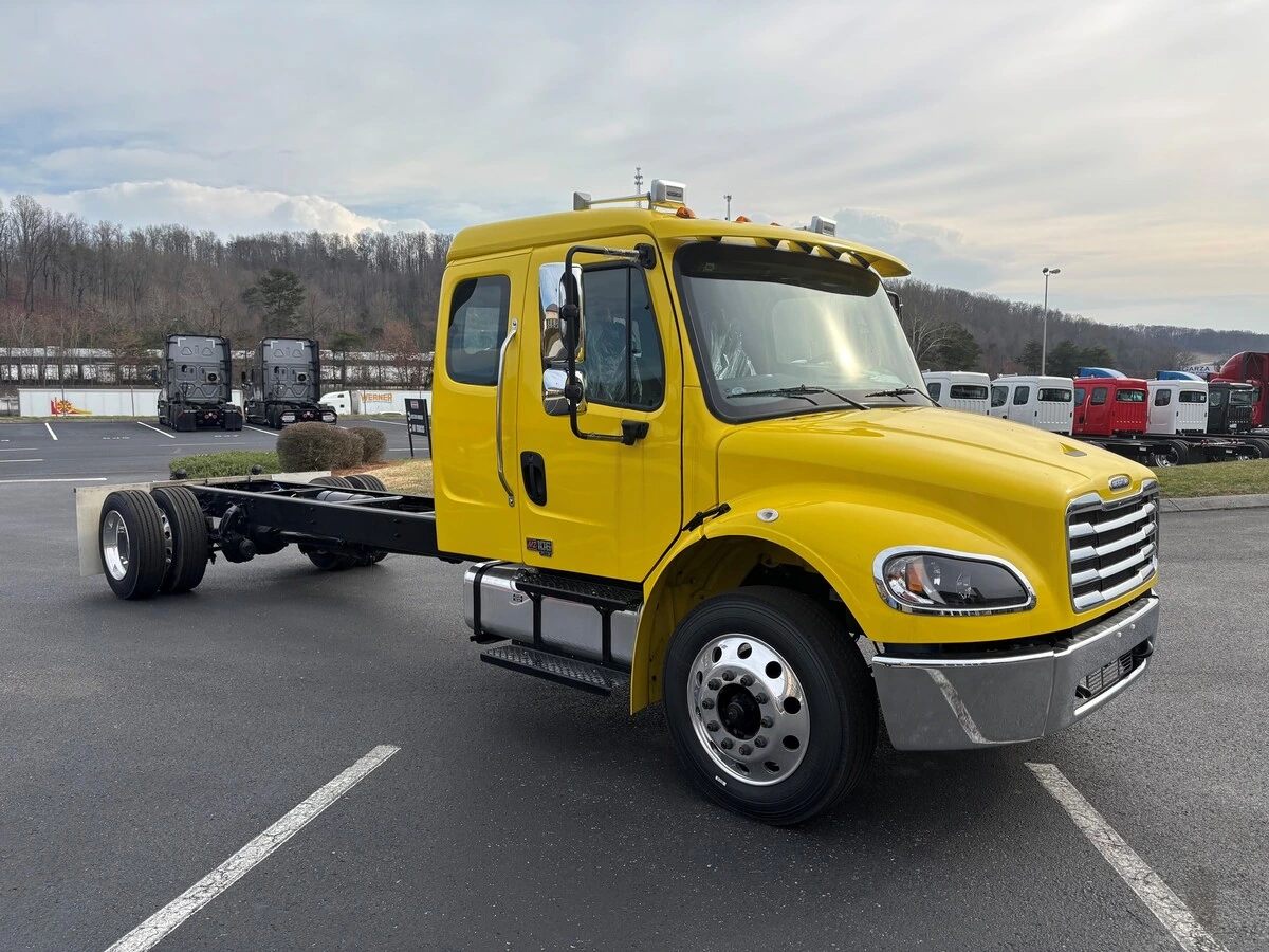 2025 Freightliner M2 106 in Knoxville, TN — photo 3