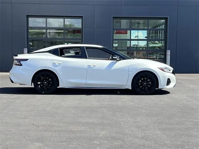 2021 Nissan Maxima SR photo 7