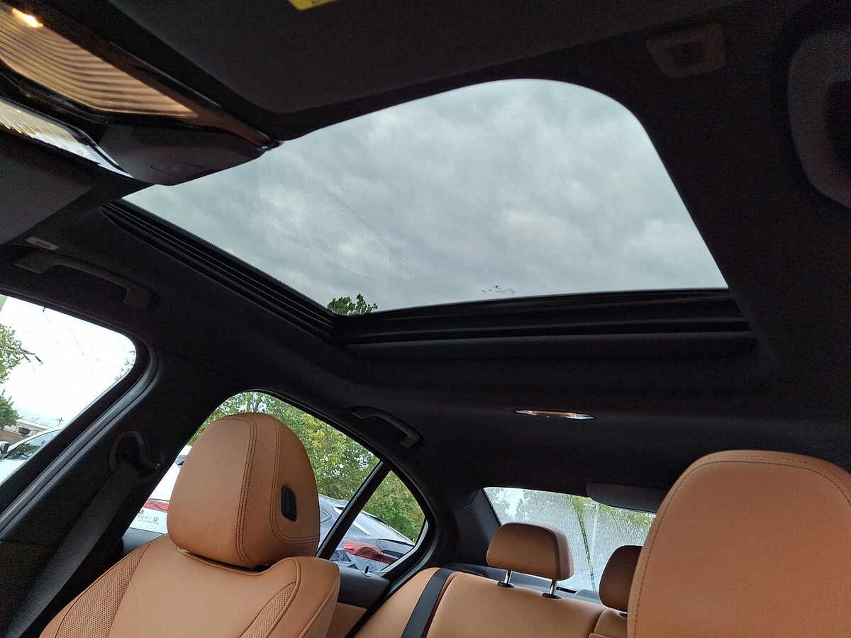 2025 BMW 3 Series 330i - Photo 12