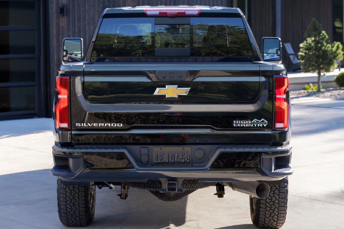 2025 Chevrolet Silverado HD Exterior Rear Fascia