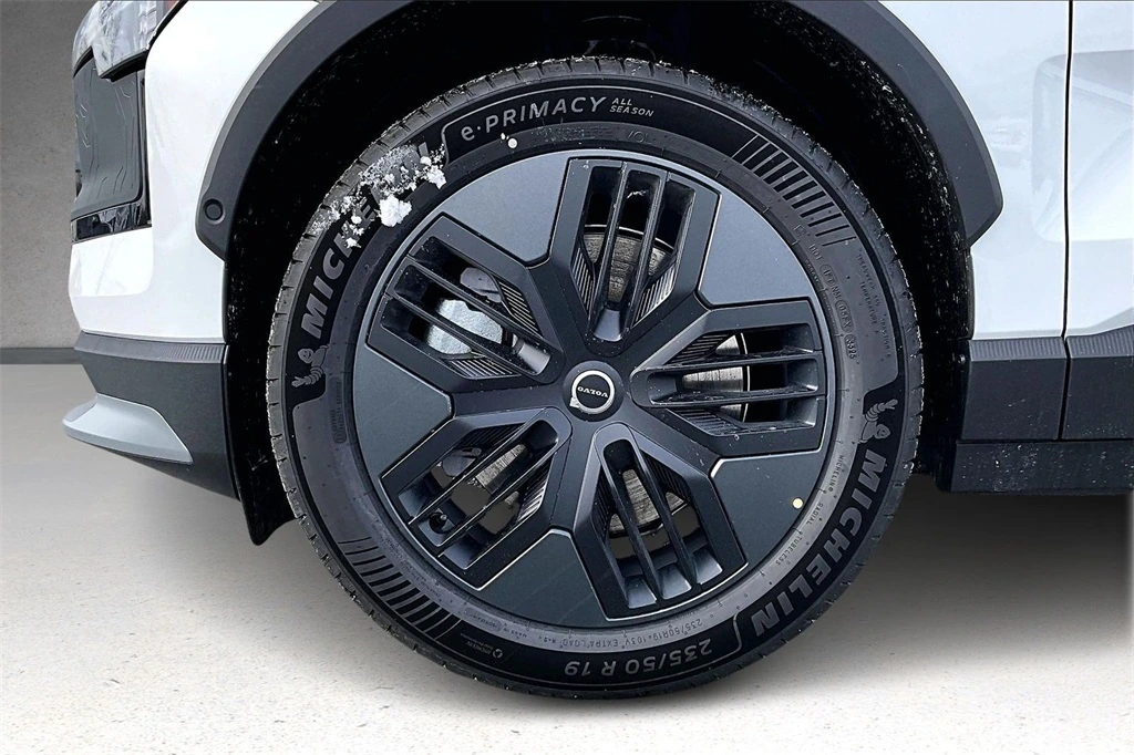 2026 Volvo - image 13