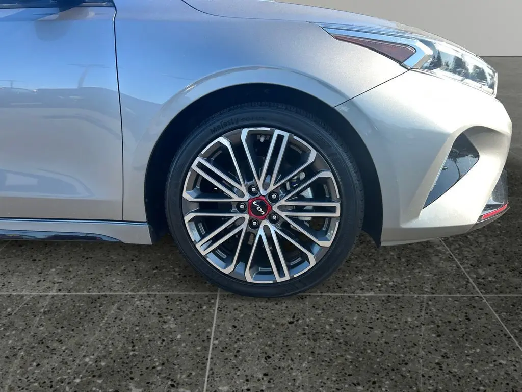 2023 Kia Forte GT photo 9