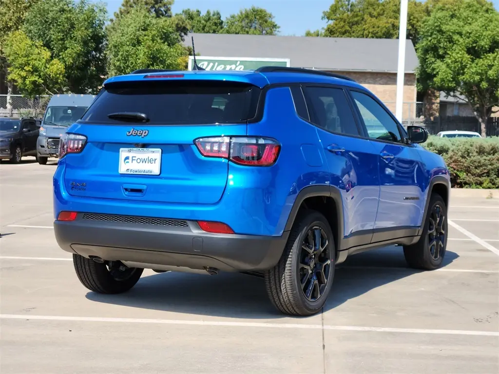 2026 Jeep Compass Latitude photo 2