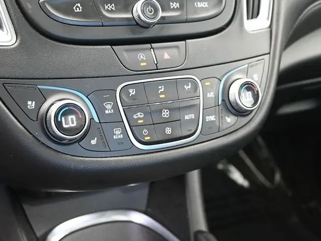 2024 Chevrolet Malibu Premier 2LT photo 21