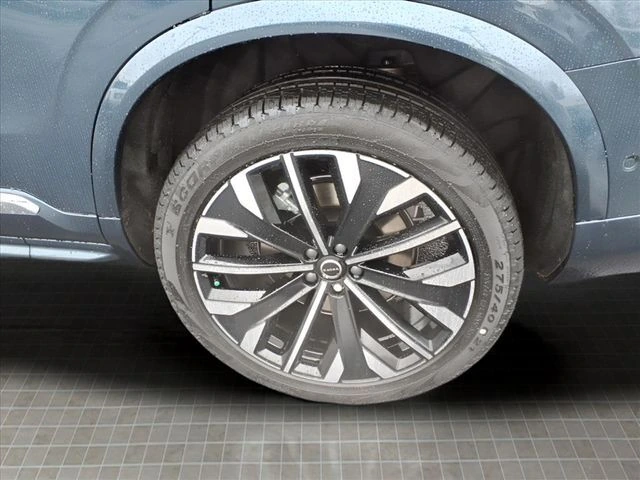 2026 Volvo - image 9