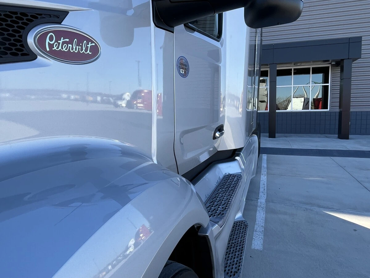 2023 Peterbilt 579 - image 17