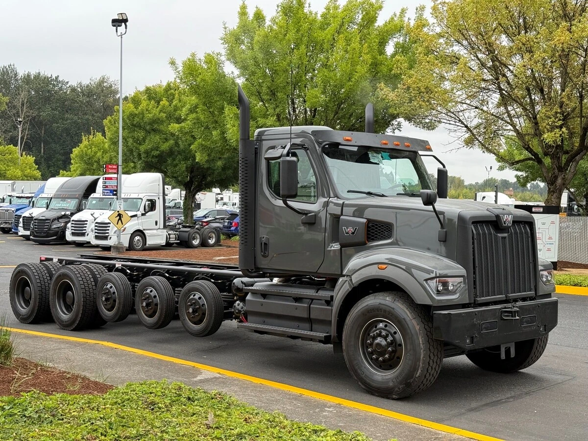 2027 Western Star 49X — photo 4