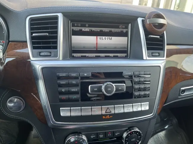 2013 Mercedes Benz ML 550 4MATIC photo 8
