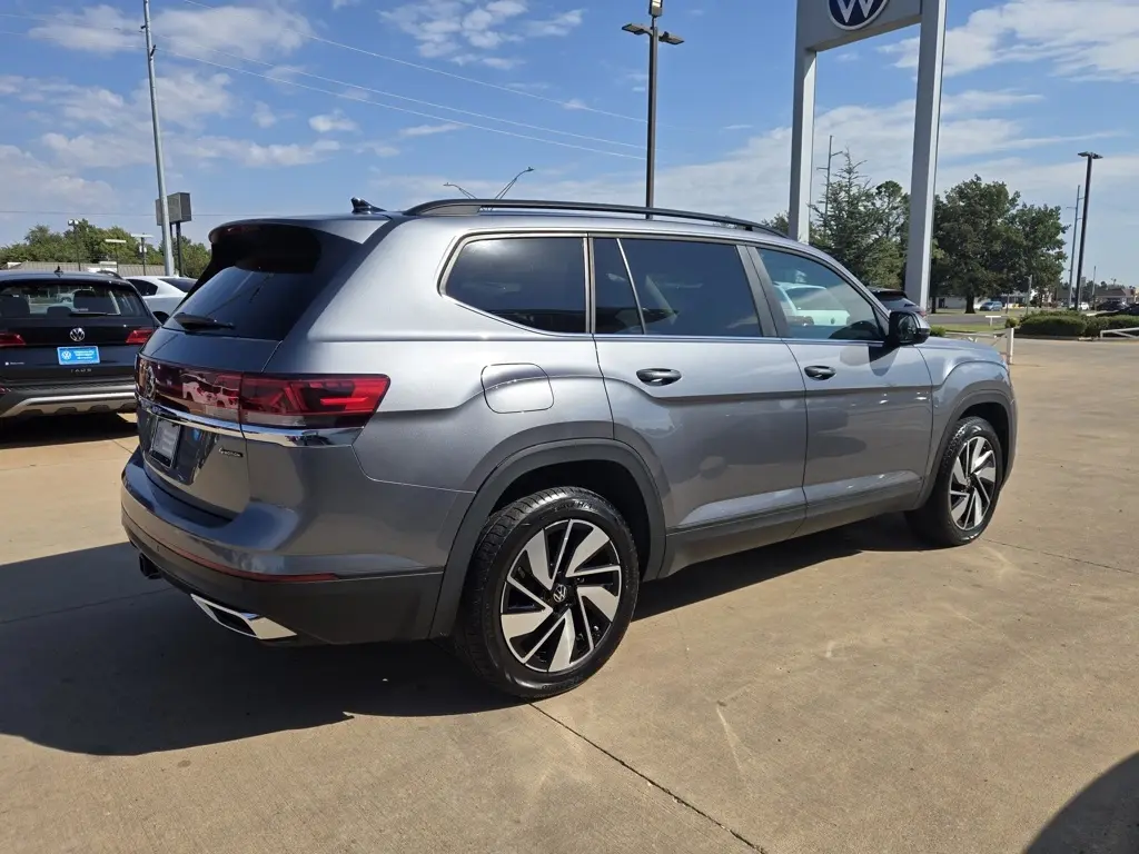 2024 Volkswagen Atlas SE Technology photo 5