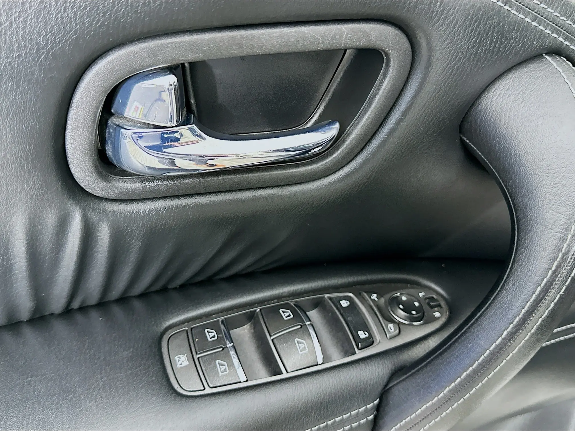 2020 Nissan Armada Platinum photo 19