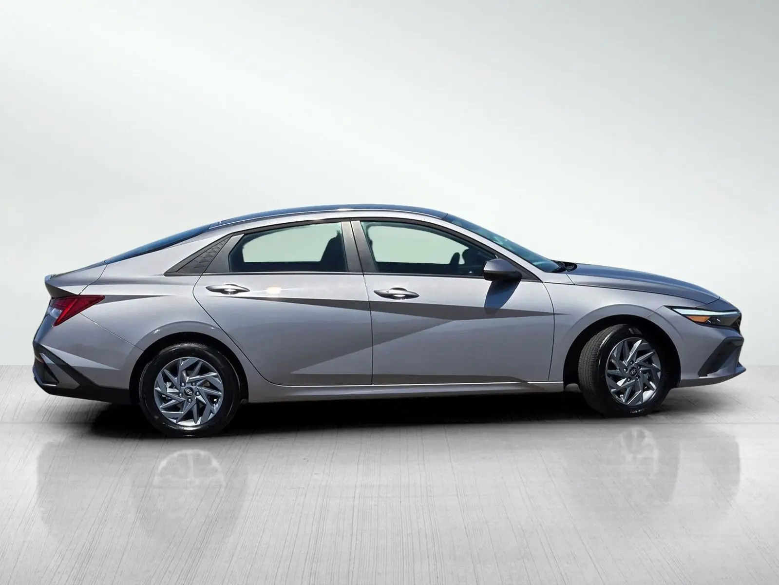 2025 Hyundai Elantra Hybrid Blue photo 3