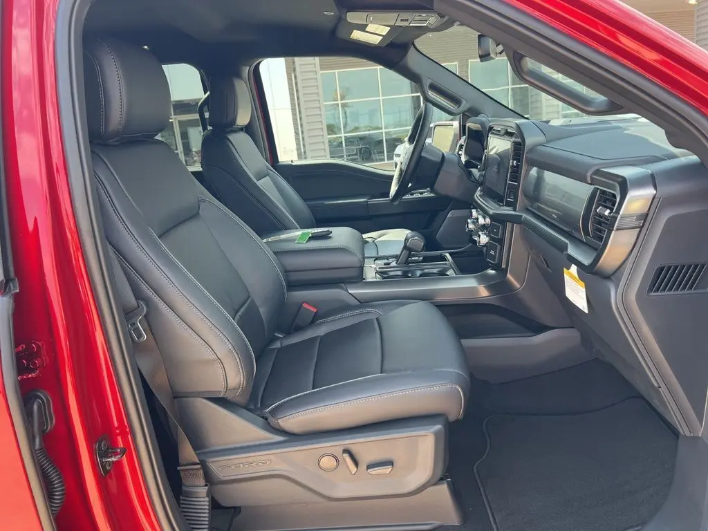 2025 Ford F-150 Lariat photo 14