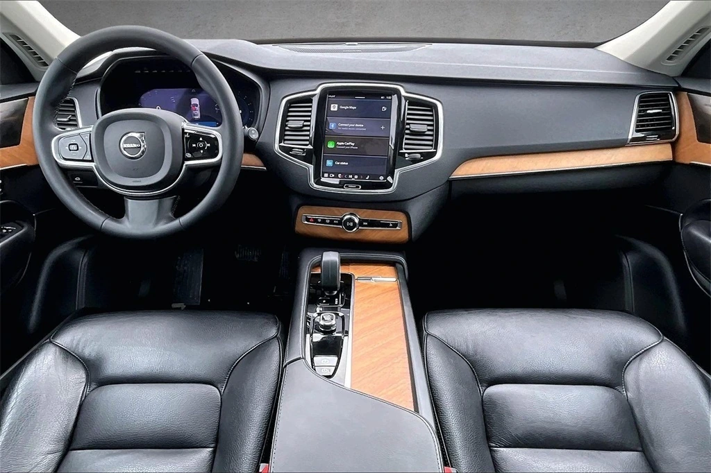 2023 Volvo - image 7