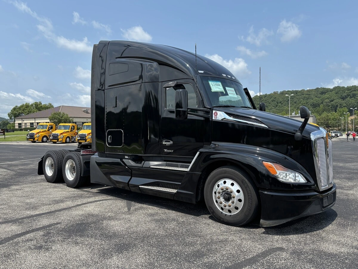 2023 Kenworth T680 — photo 3