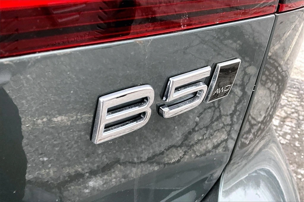 2026 Volvo - image 9