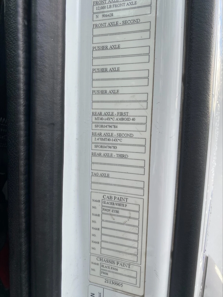 2019 Volvo VNL 860 - image 12