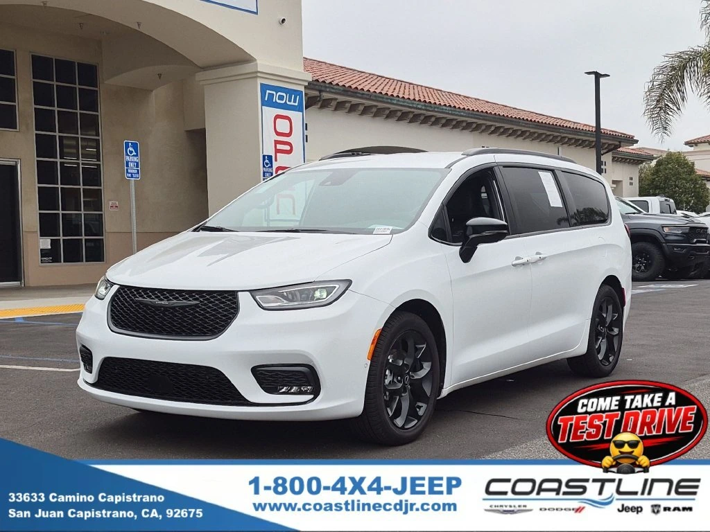 2026 Chrysler Pacifica Select