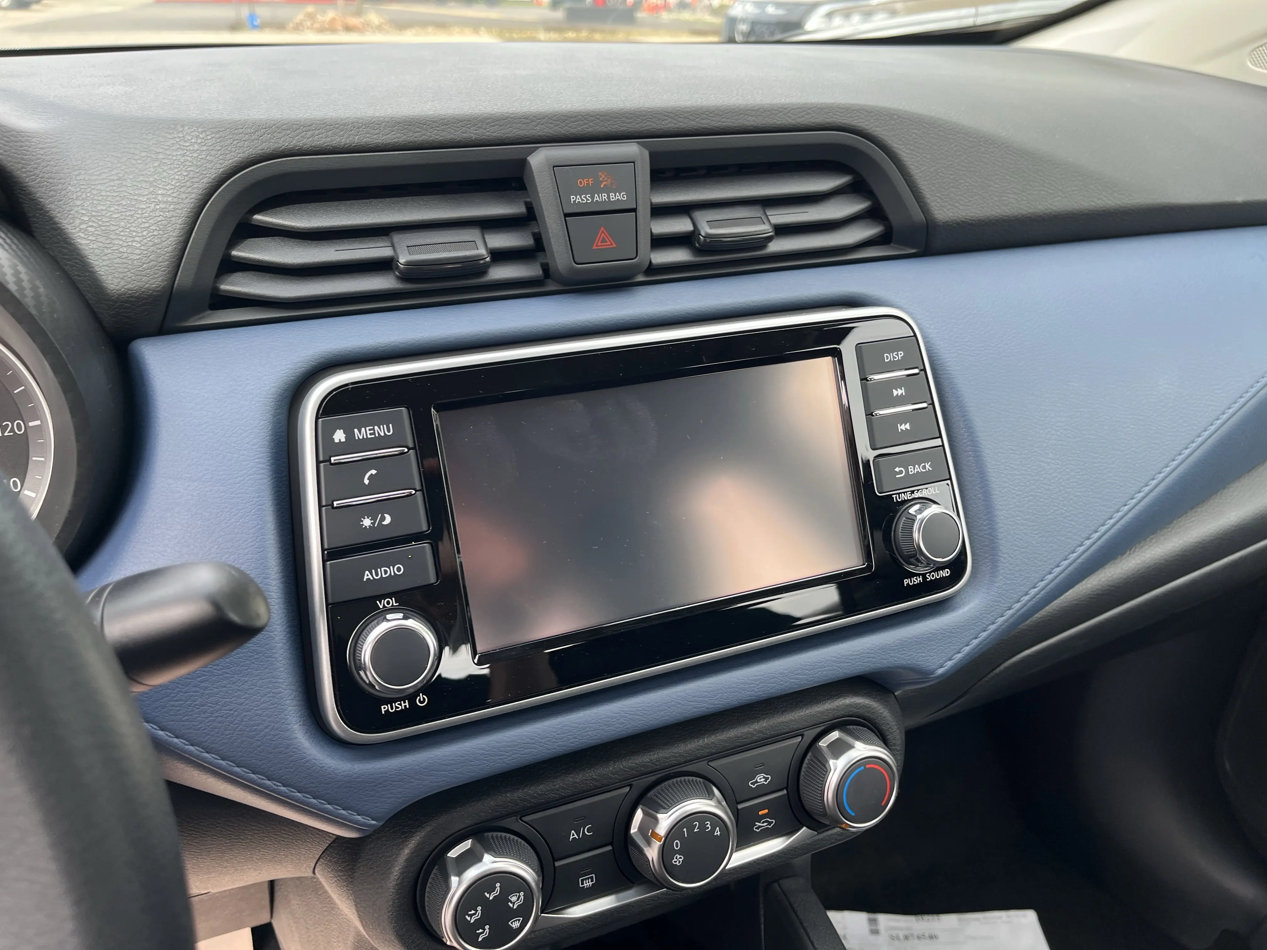 2025 Nissan Versa SV photo 13