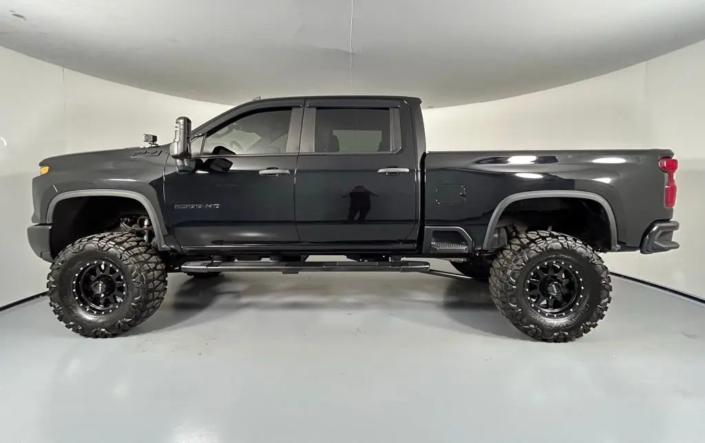 2024 Chevrolet Silverado 2500HD Custom photo 4