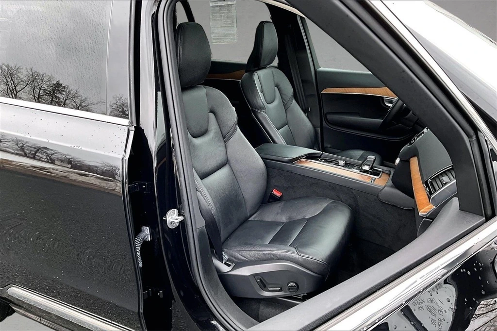 2024 Volvo - image 30