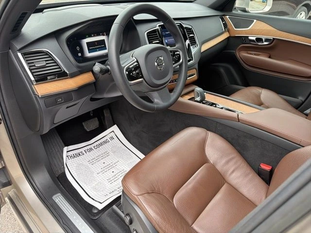 2023 Volvo - image 24