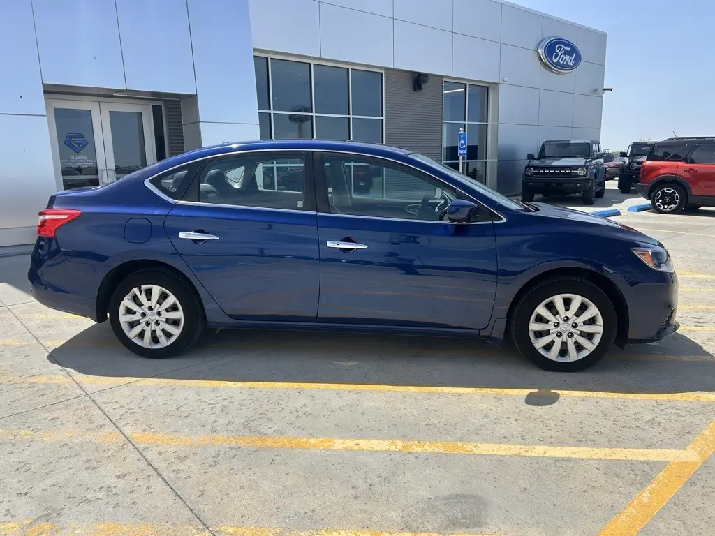Used 2017 Nissan Sentra SV with VIN 3N1AB7AP5HY400837 for sale in Clay Center, KS