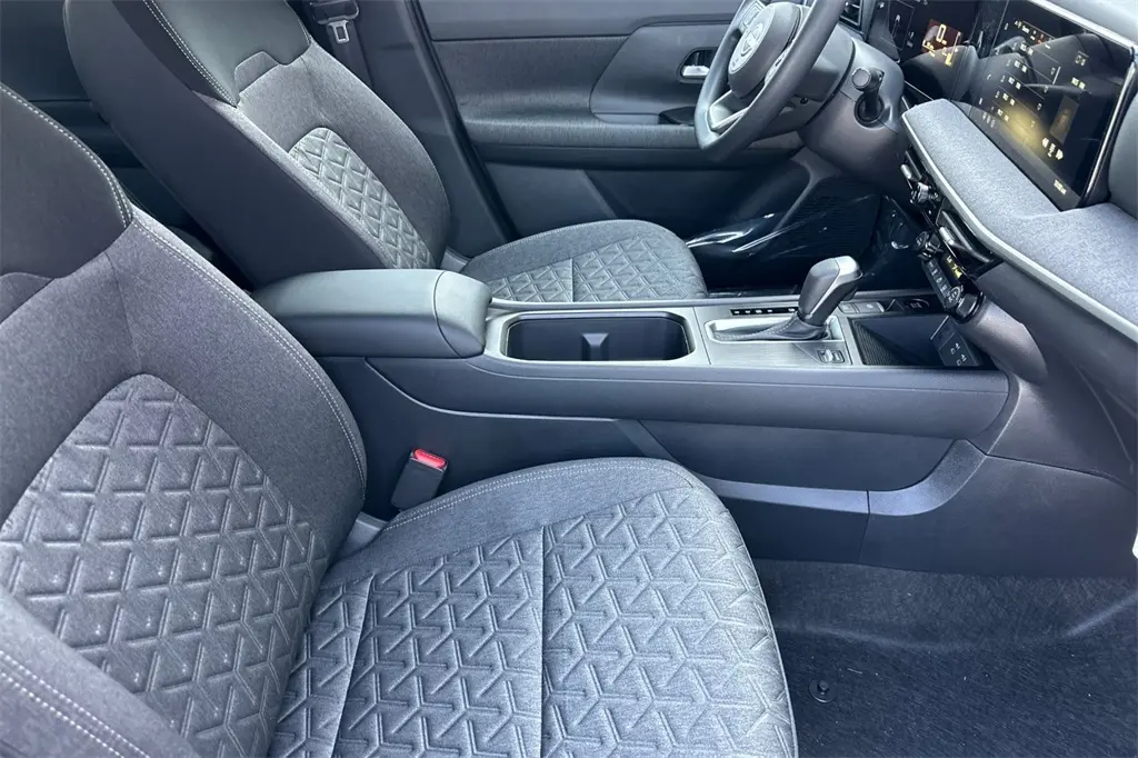 2026 Nissan Kicks SV photo 11