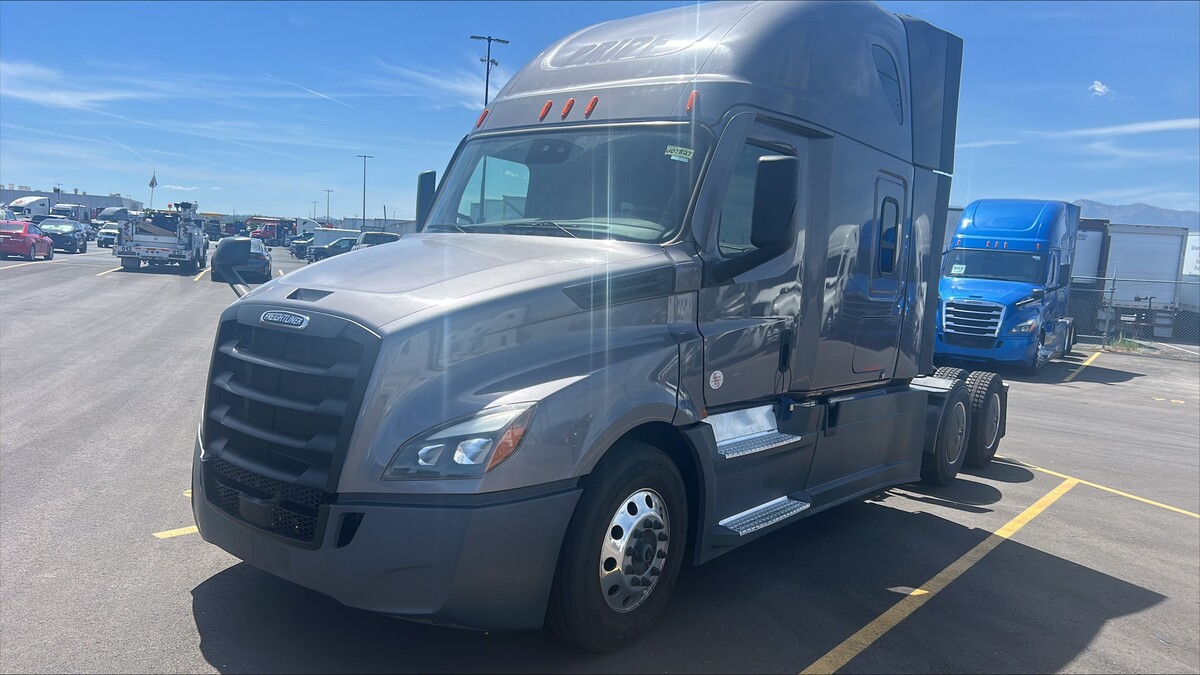 2023 FREIGHTLINER Cascadia